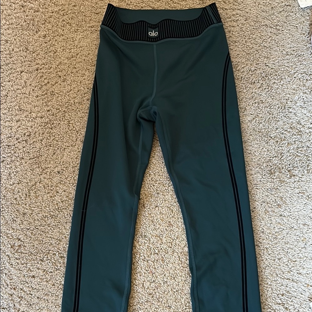 ALO Yoga Green Leggings with Black Accents
